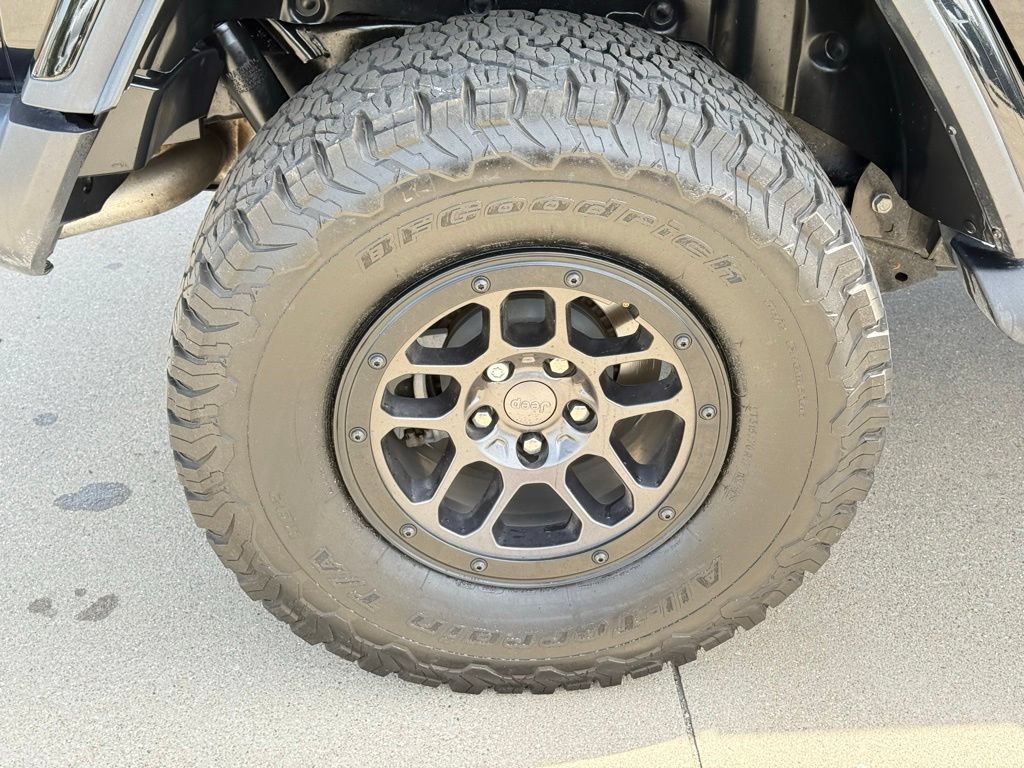 Used 2023 Jeep Wrangler Unlimited Rubicon w/ Xtreme 35 Tire Package AWD/4WD image 10
