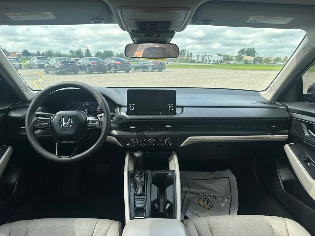 Used 2025 Honda Accord SE image 18
