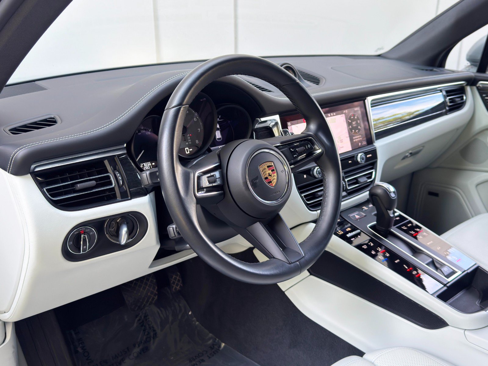 Used 2023 Porsche Macan S AWD/4WD image 14