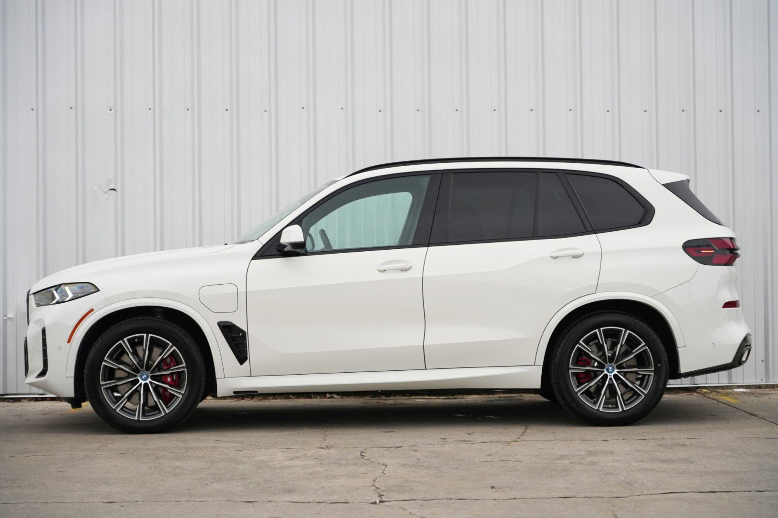 Used 2024 BMW X5 xDrive50e w/ M Sport Package image 9