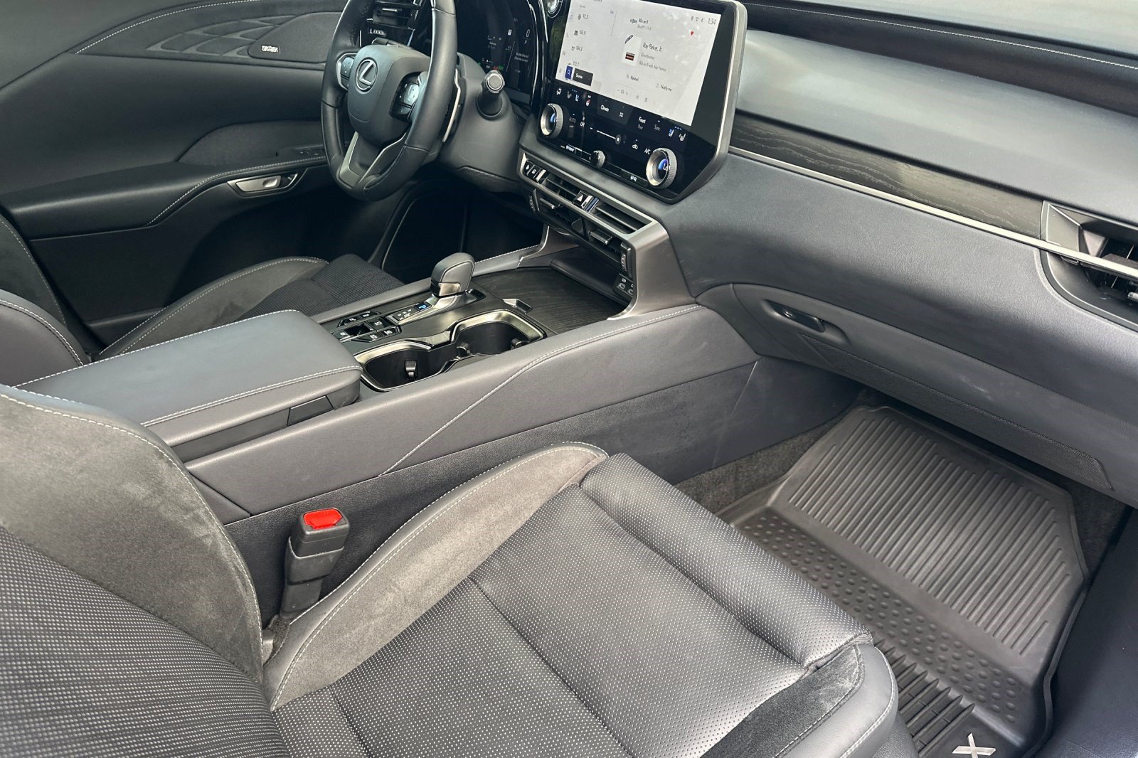 Certified 2025 Lexus RX 450h AWD w/ Luxury Package image 20