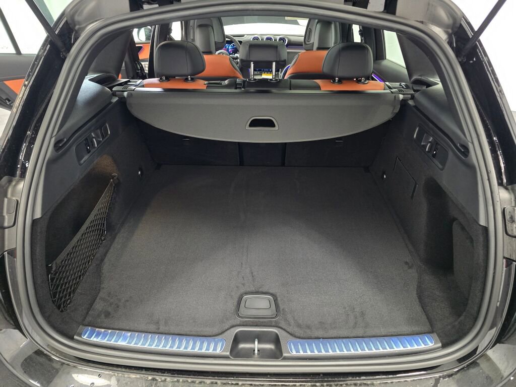 New 2026 Mercedes-Benz GLC 43 AMG 4MATIC image 11