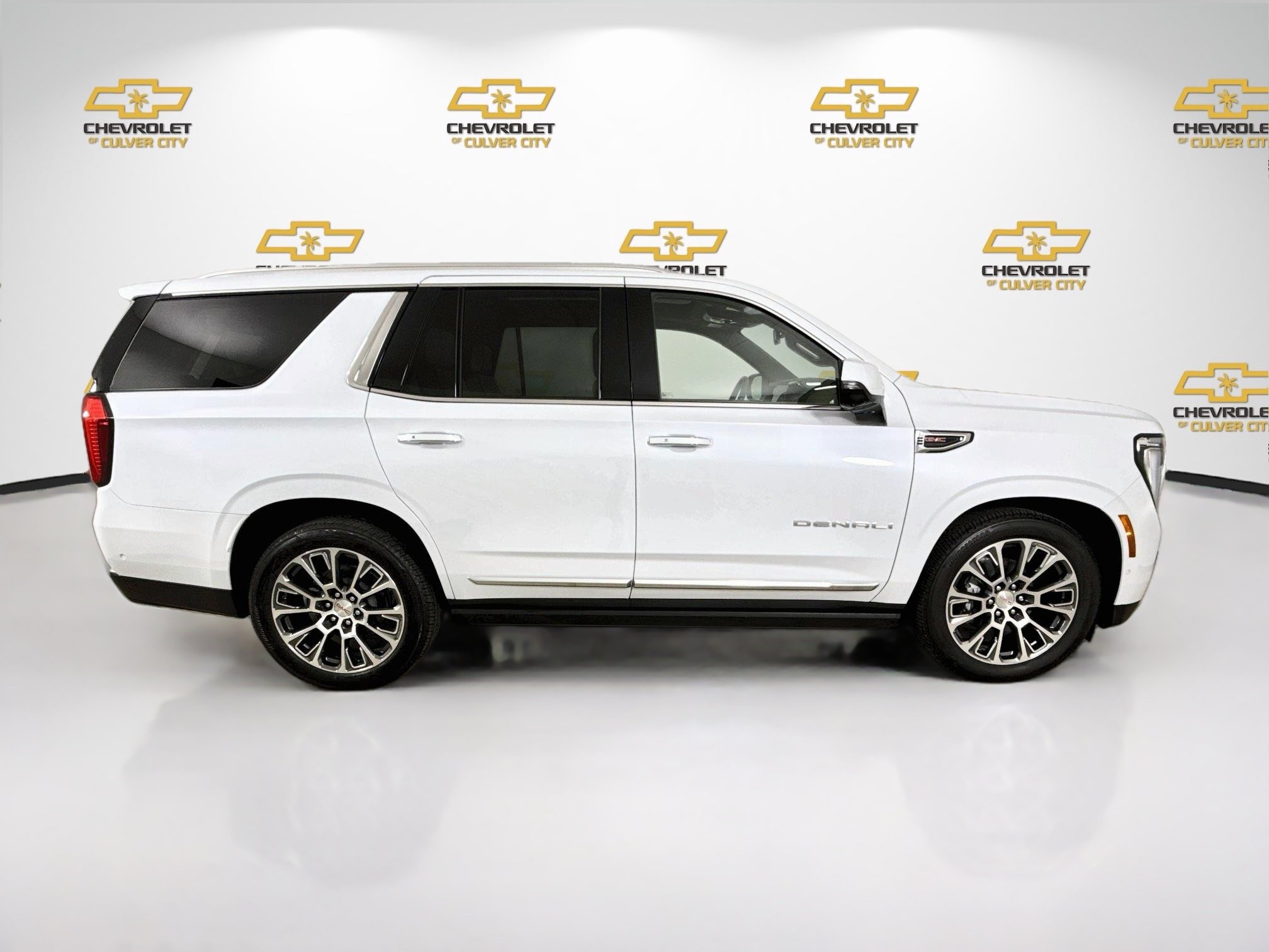 Used 2026 GMC Yukon Denali w/ Sun & Power Step Package RWD image 9