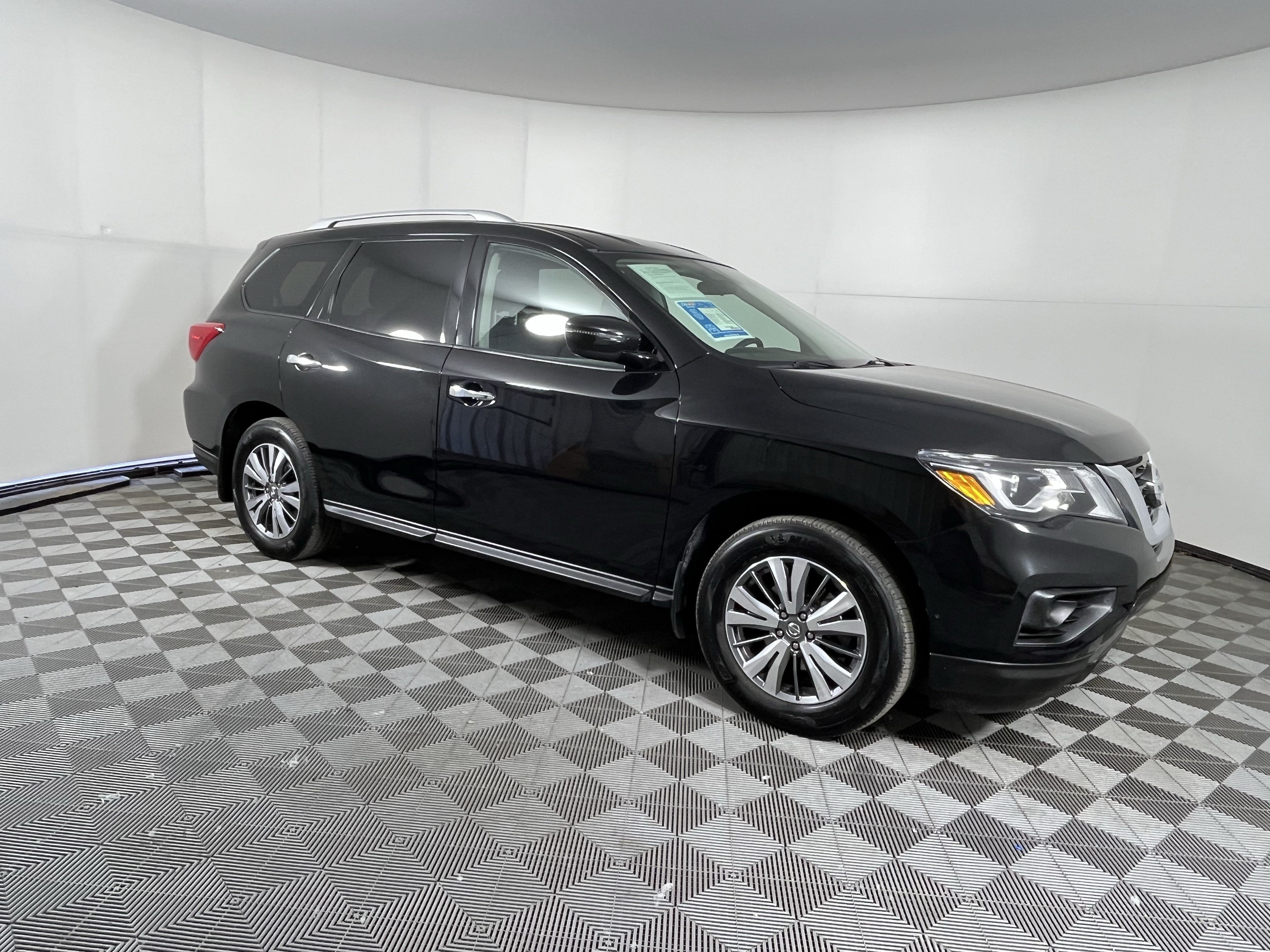 Used 2019 Nissan Pathfinder S AWD/4WD image 4