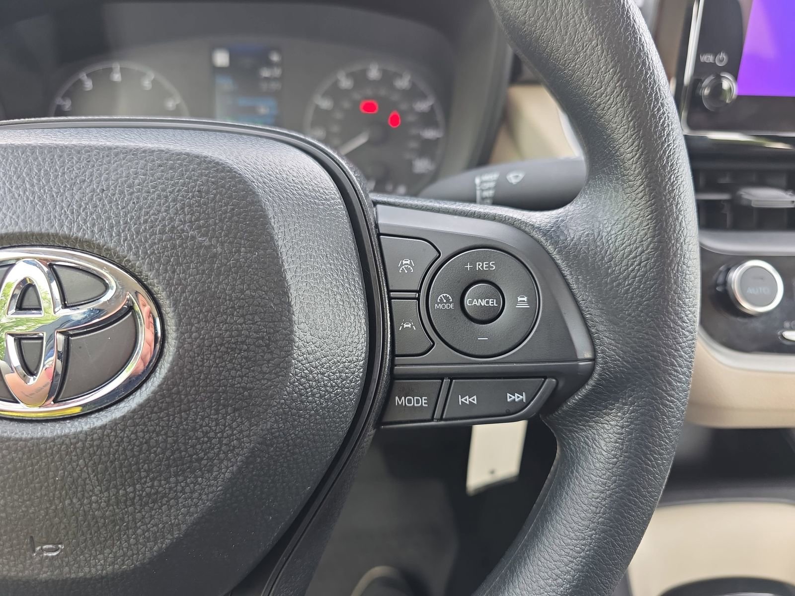 Used 2025 Toyota Corolla LE image 17