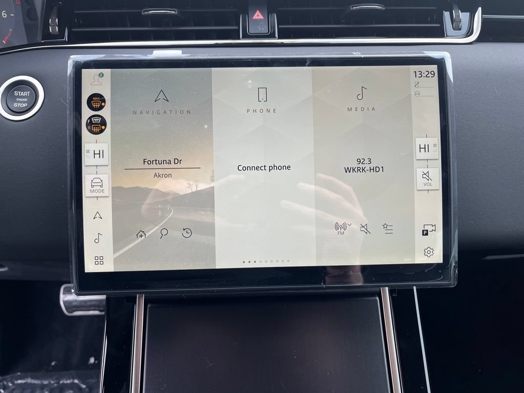 New 2026 Land Rover Range Rover Evoque Dynamic SE AWD/4WD image 17