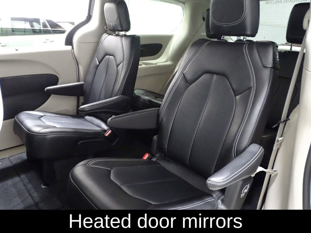 Used 2024 Chrysler Pacifica Touring-L image 16