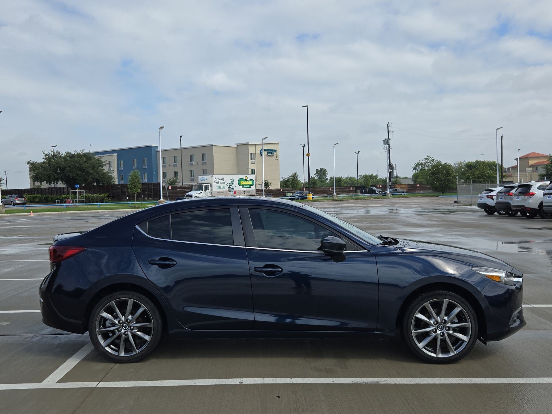 Used 2018 MAZDA MAZDA3 Grand Touring FWD image 2