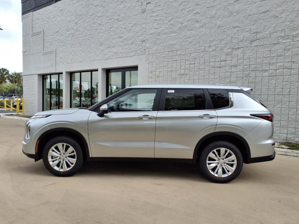 New 2025 Mitsubishi Outlander ES image 2