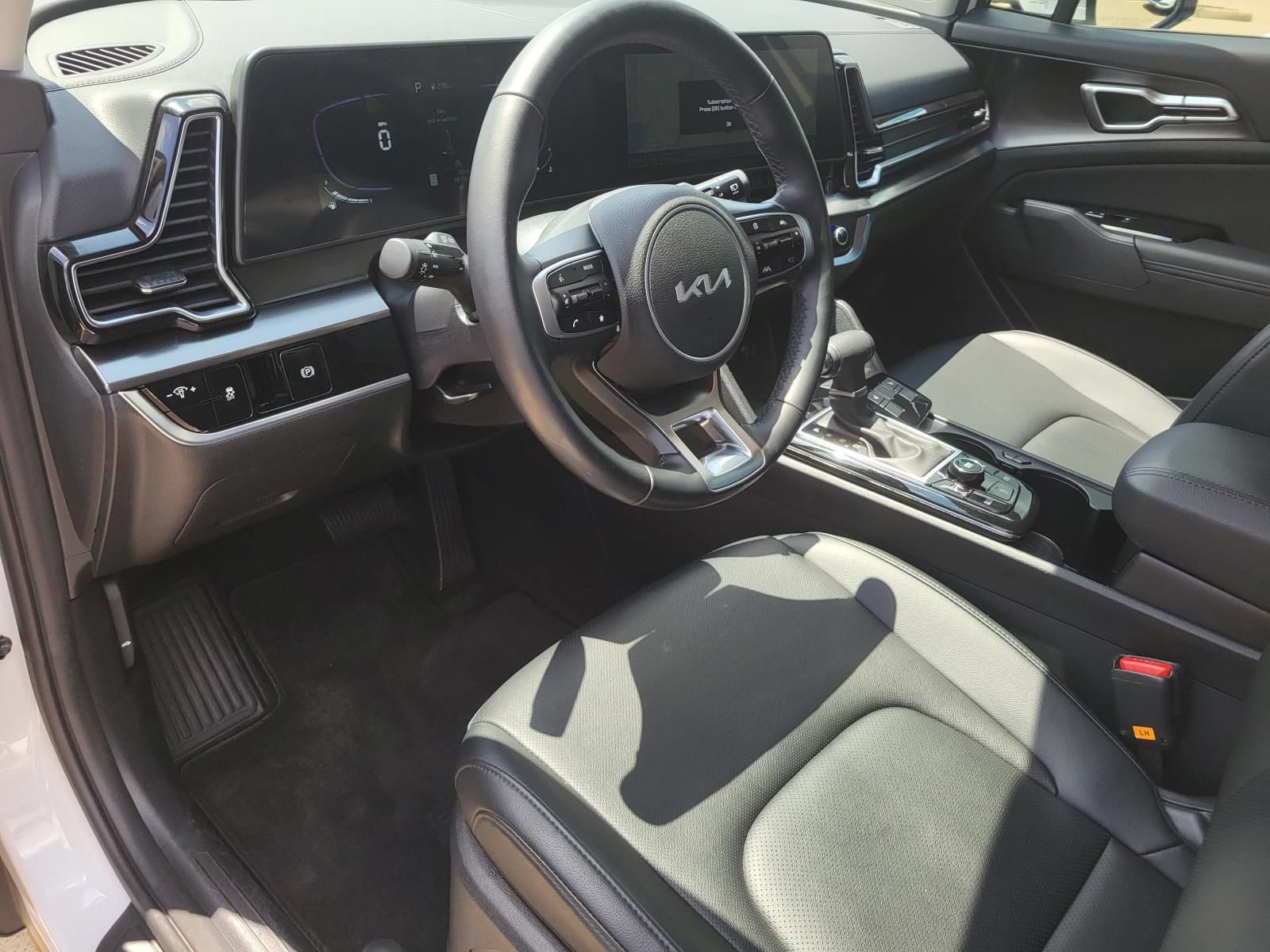 Used 2025 Kia Sportage EX FWD image 18