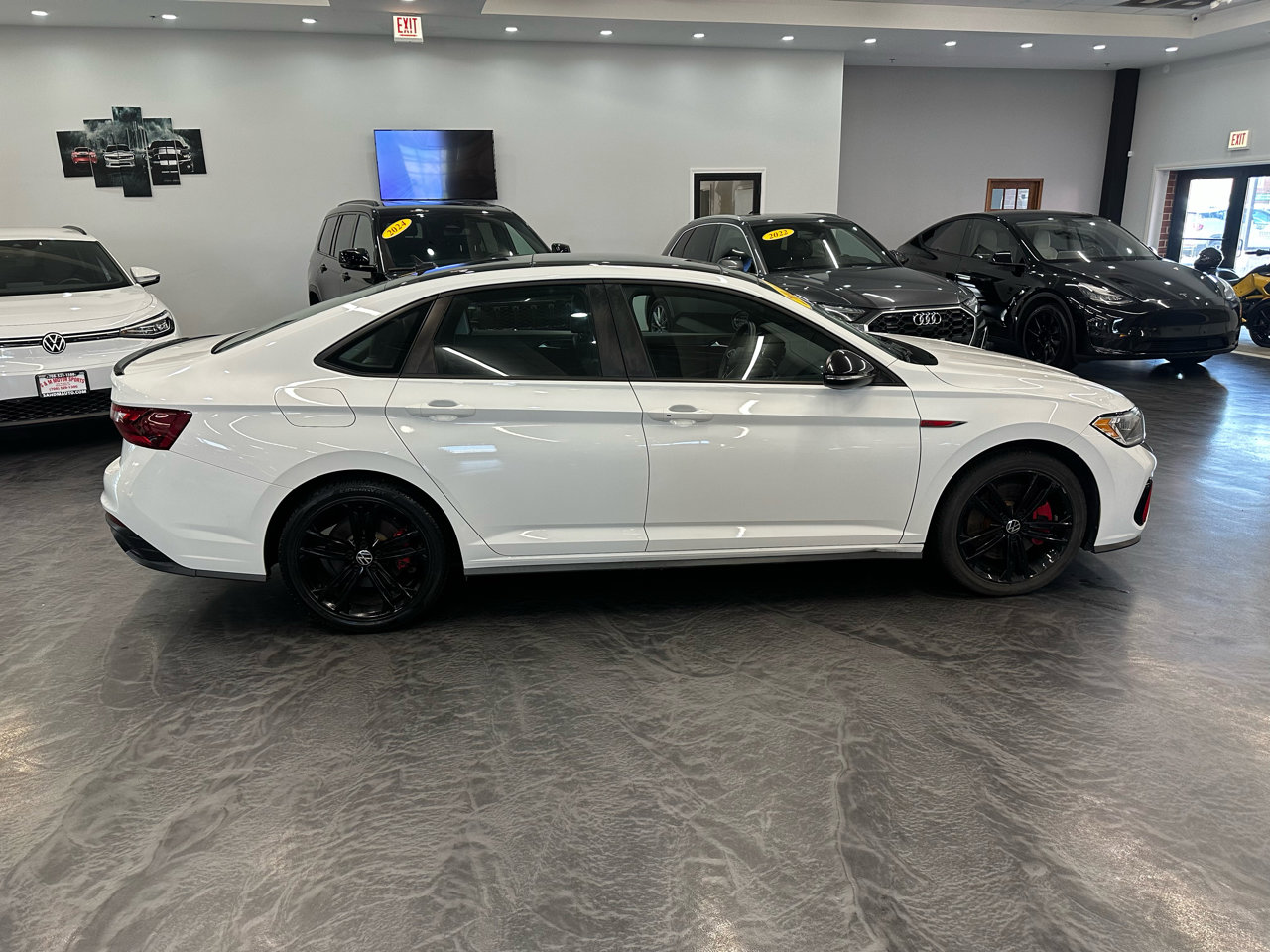 Used 2022 Volkswagen Jetta GLI Autobahn w/ GLI Black Package image 4