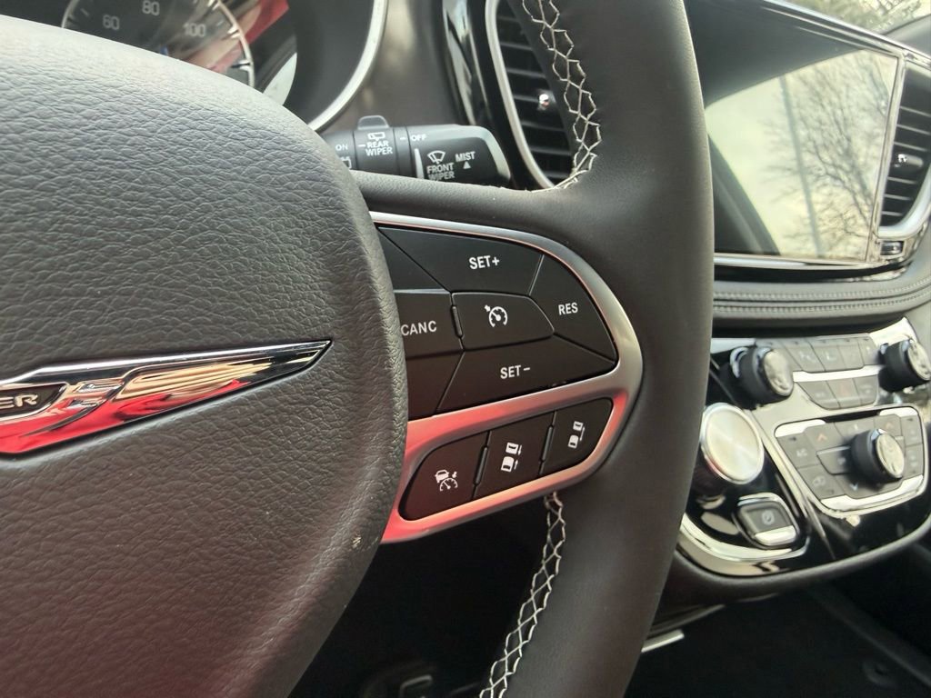 New 2025 Chrysler Pacifica Select image 64