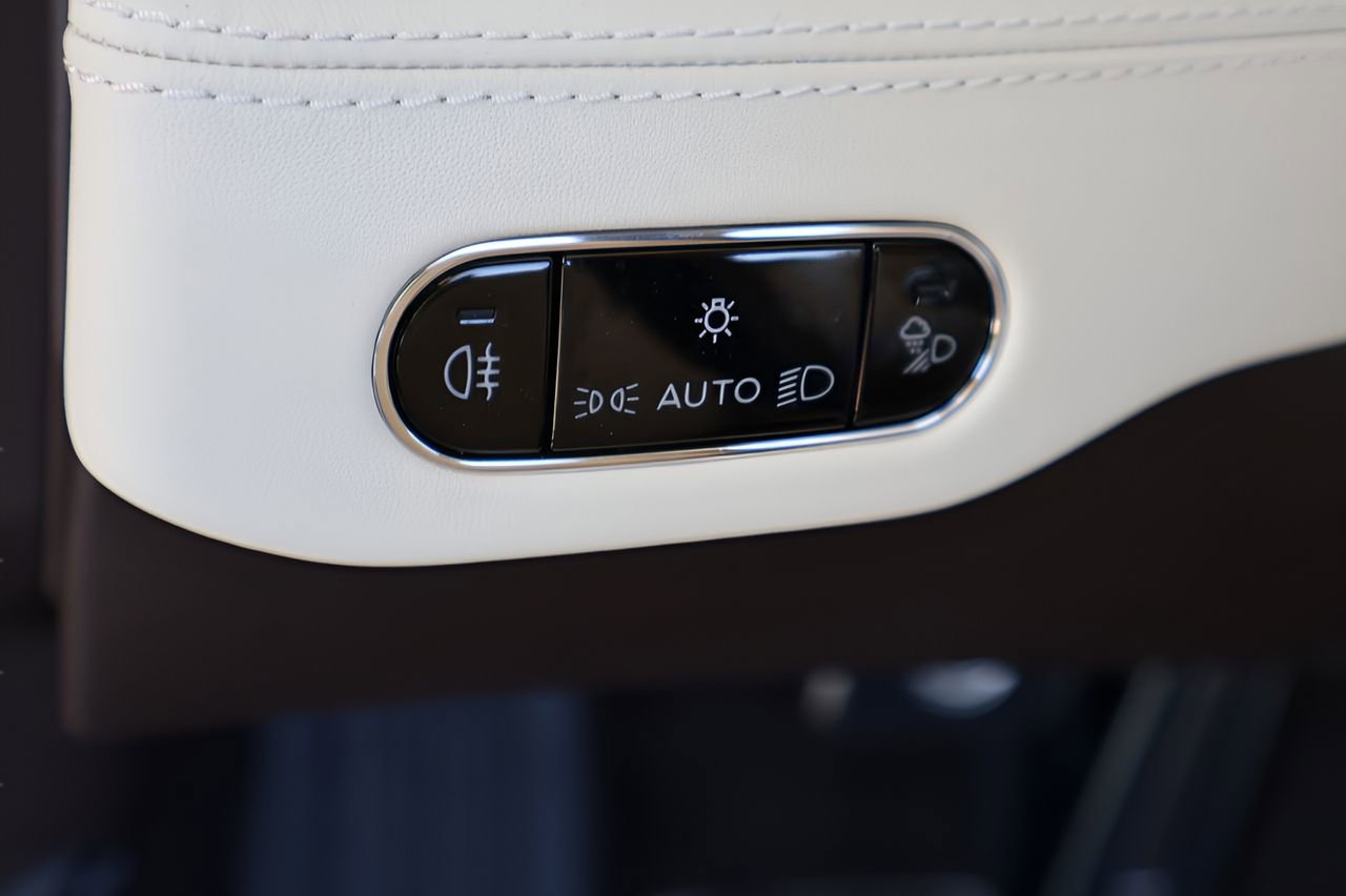 New 2026 Bentley Continental GTC AWD/4WD image 17