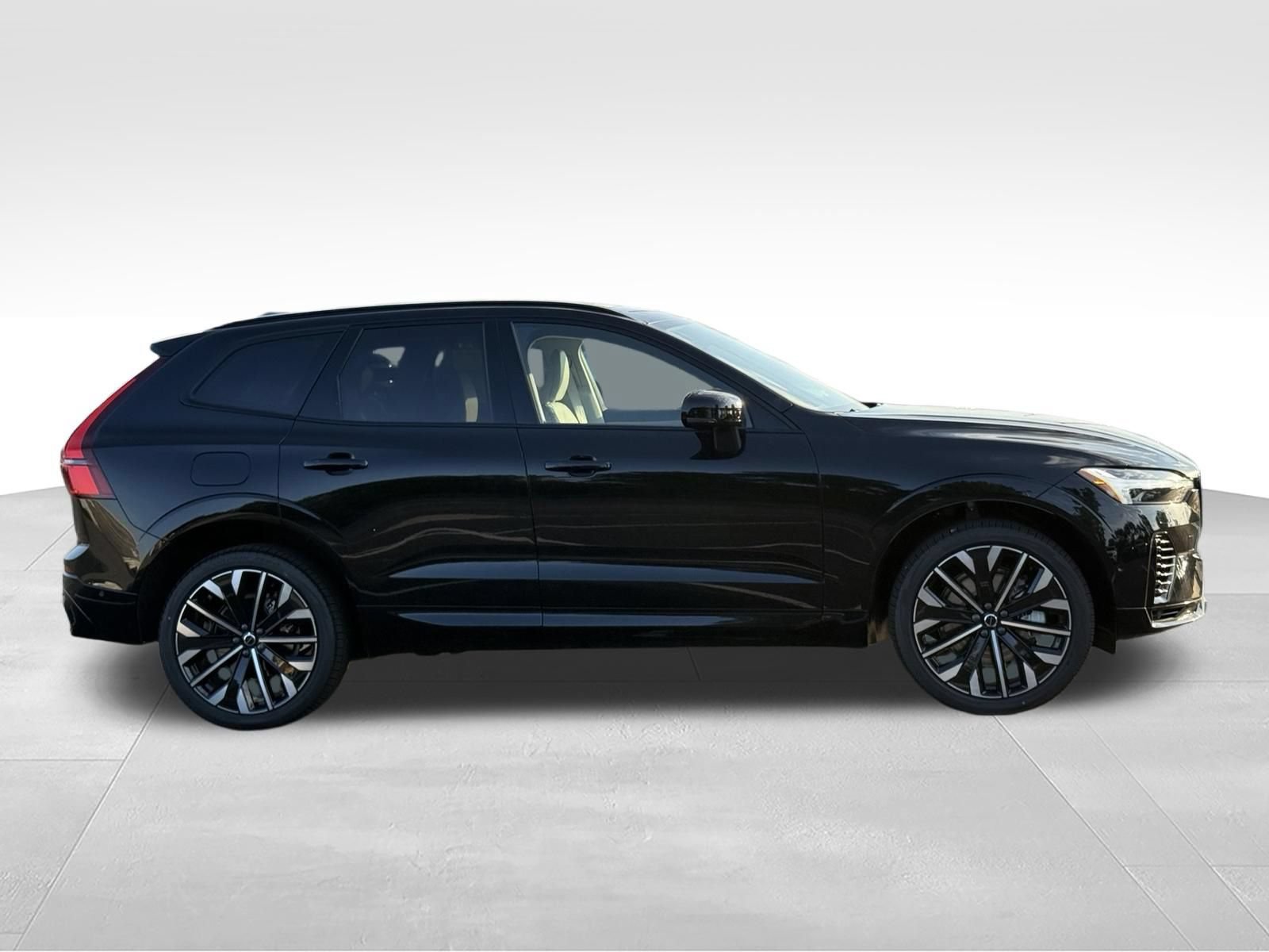 New 2026 Volvo XC60 T8 Ultra w/ Protection Package Premier AWD/4WD image 7