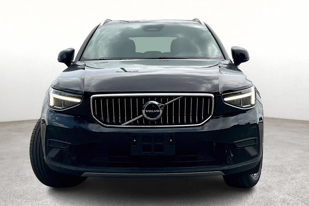 Used 2024 Volvo XC40 B5 Core AWD/4WD image 4