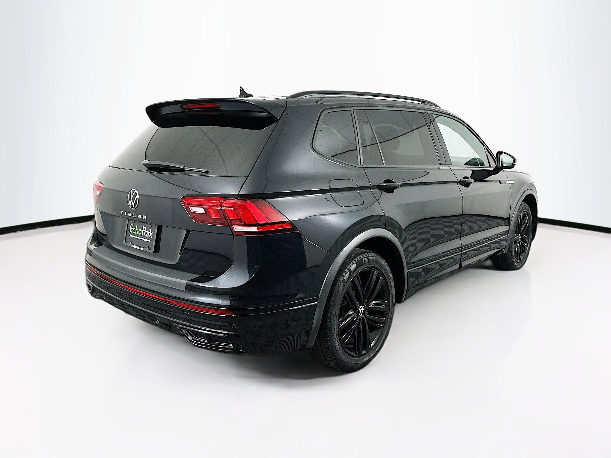 Used 2022 Volkswagen Tiguan SE R-Line image 9