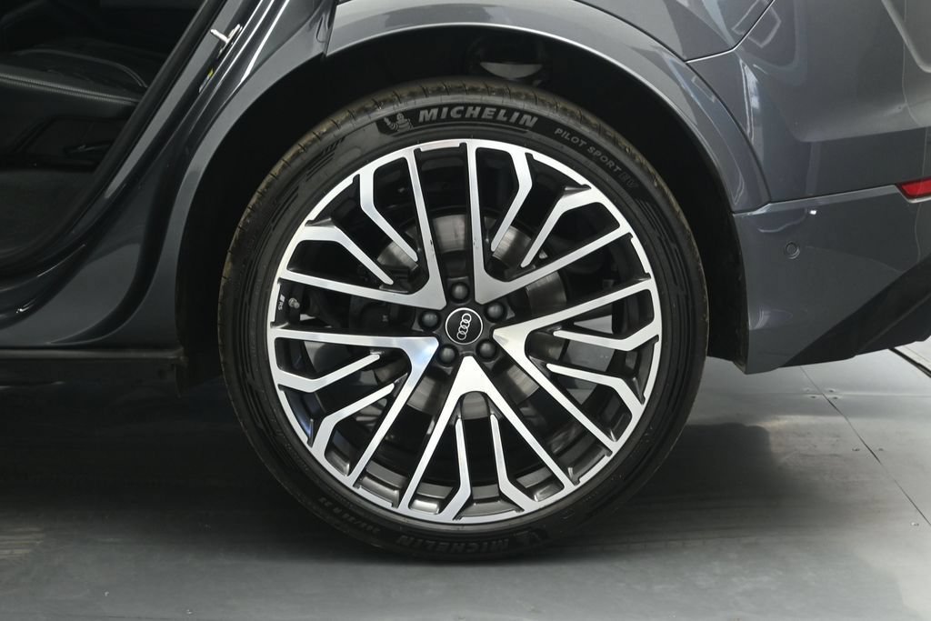 Used 2025 Audi SQ8 Premium Plus AWD/4WD image 18