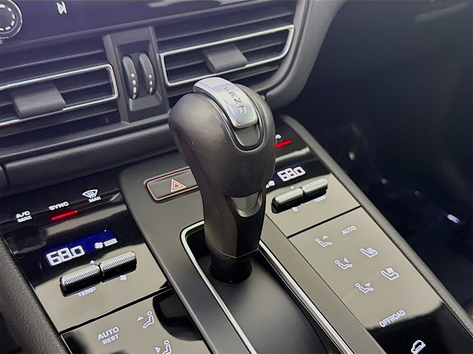 Certified 2024 Porsche Macan image 14