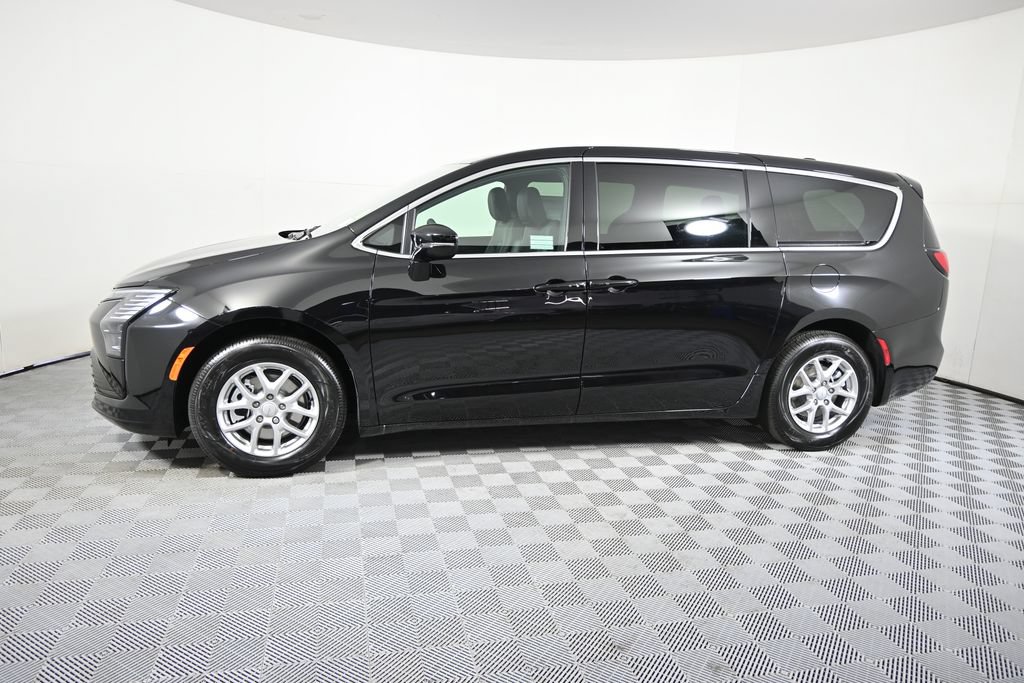 New 2027 Chrysler Pacifica Select FWD image 2