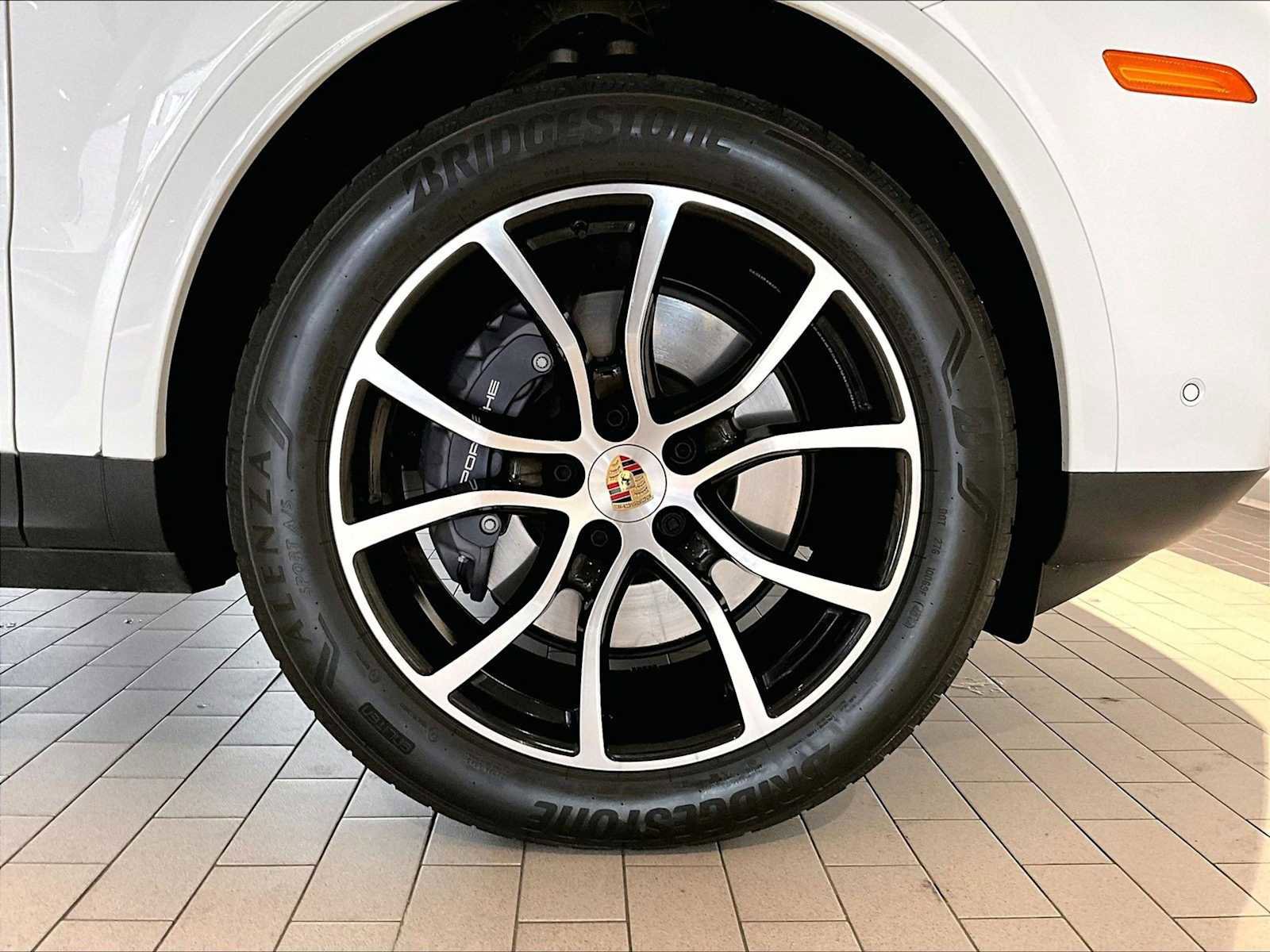 Used 2025 Porsche Cayenne image 14