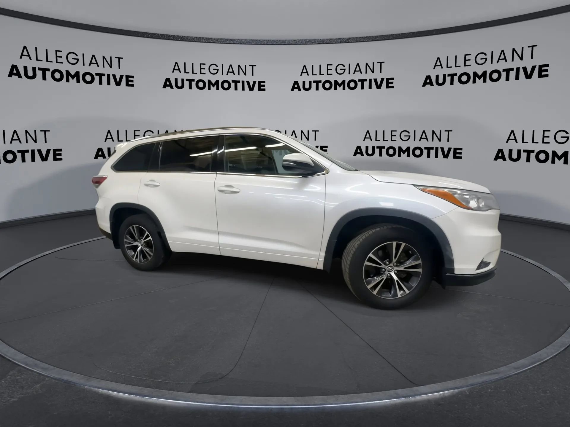 Used 2016 Toyota Highlander XLE image 11