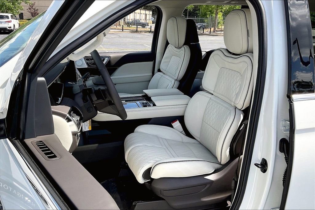 New 2024 Lincoln Navigator L Black Label image 9