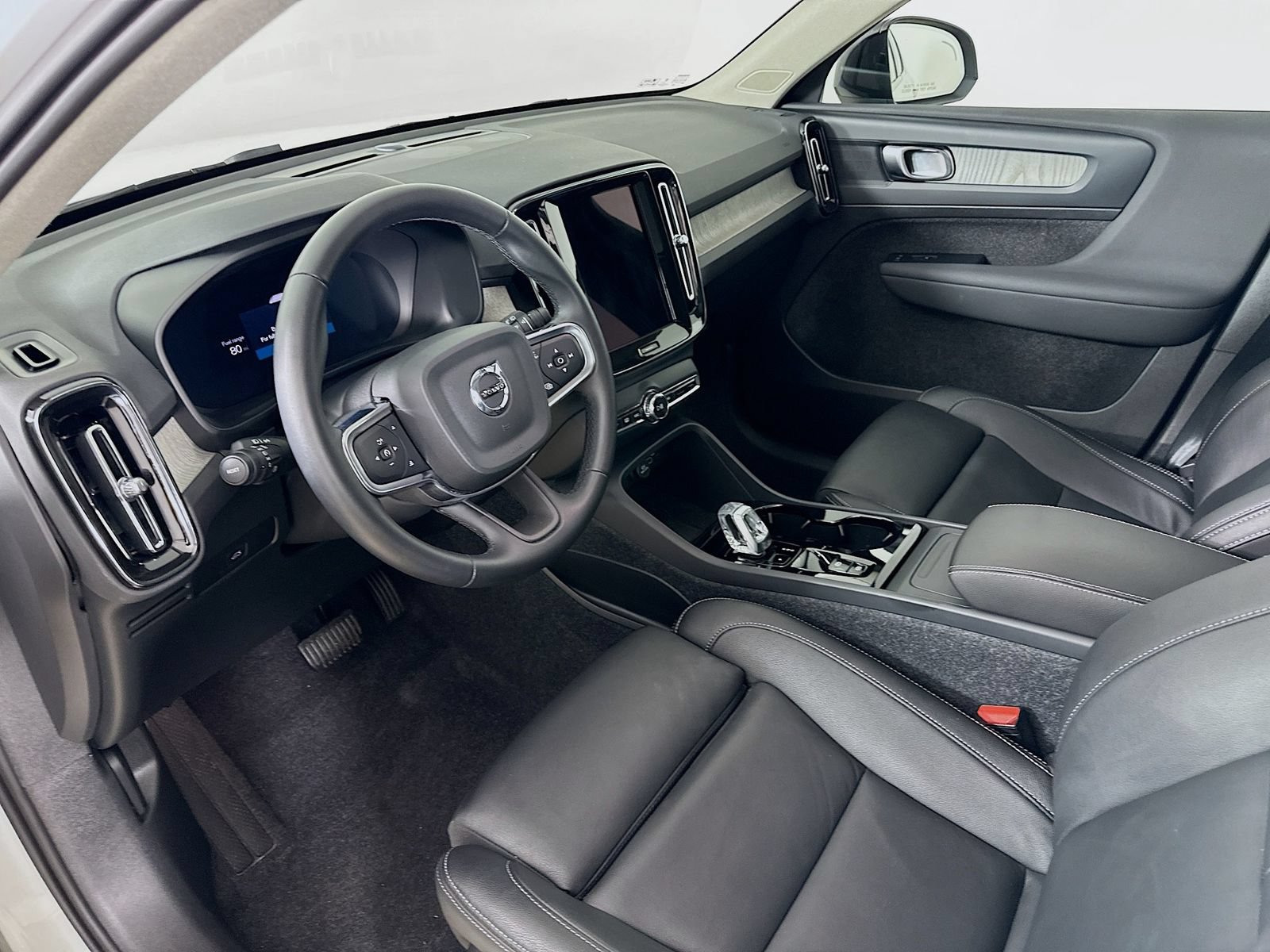 Used 2026 Volvo XC40 B5 Plus AWD/4WD image 31