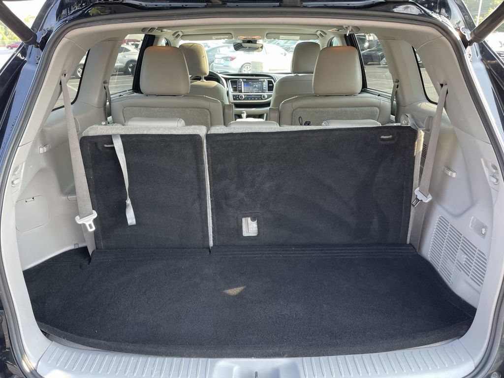 Used 2018 Toyota Highlander XLE FWD image 10