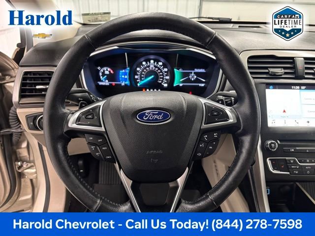 Used 2017 Ford Fusion SE w/ Fusion SE Technology Package FWD image 16