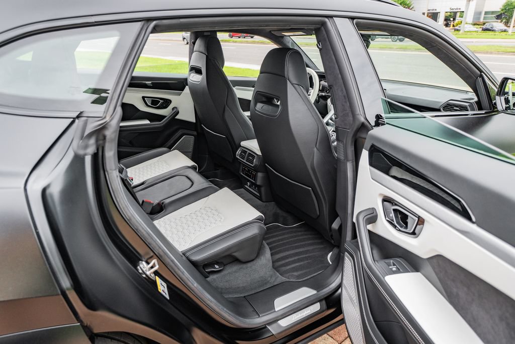 Used 2022 Lamborghini Urus AWD/4WD image 41