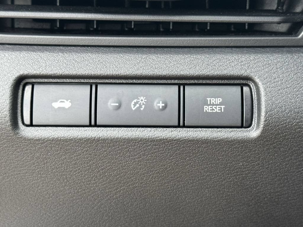 Used 2024 Nissan Altima 2.5 SV FWD image 24
