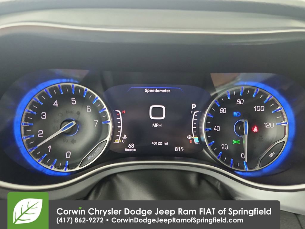 Used 2025 Chrysler Pacifica Limited FWD image 23