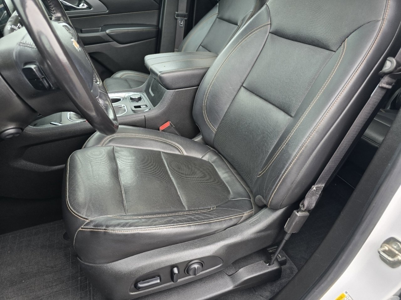 Used 2021 Chevrolet Traverse Premier w/ Redline Edition AWD/4WD image 24