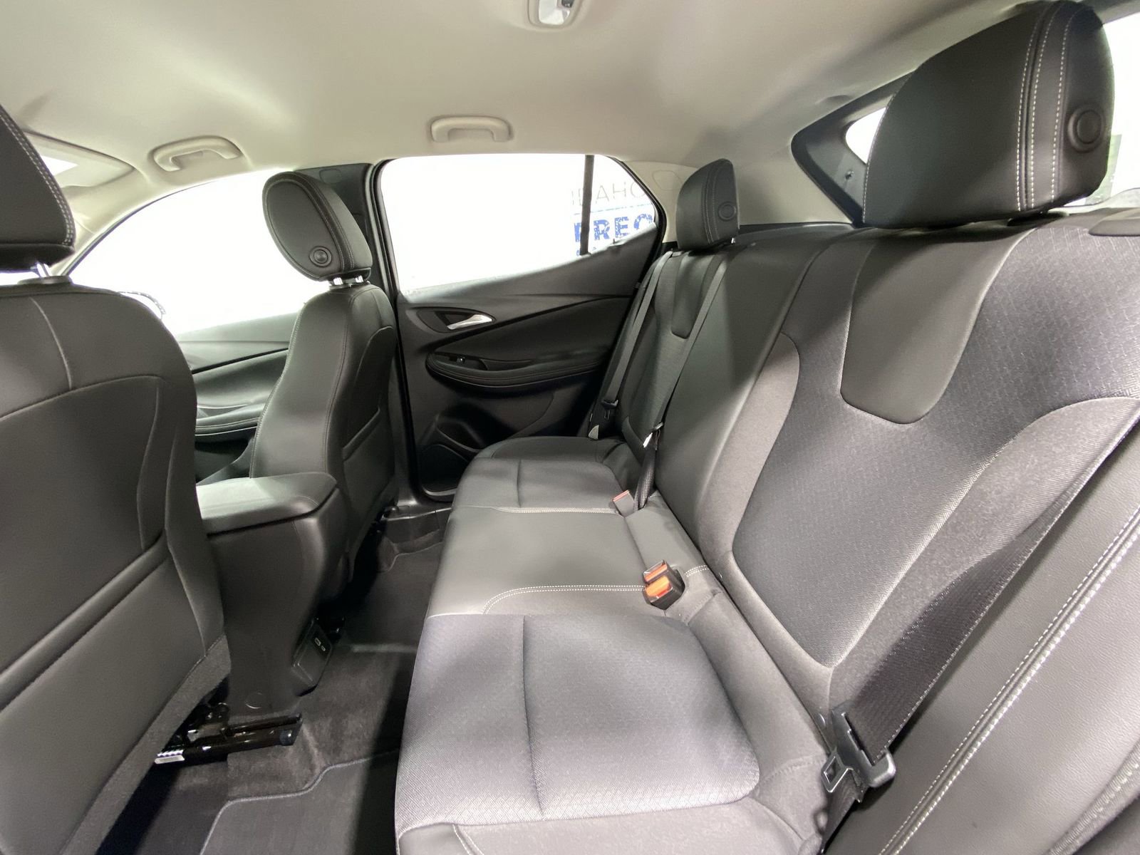 Used 2025 Buick Encore GX Preferred AWD/4WD image 21