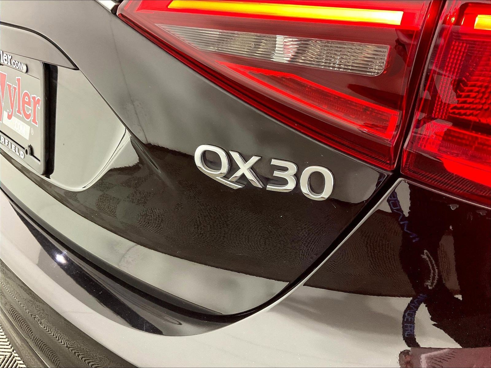Used 2019 INFINITI QX30 FWD image 24