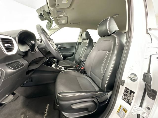 Used 2023 Hyundai Venue Limited image 19