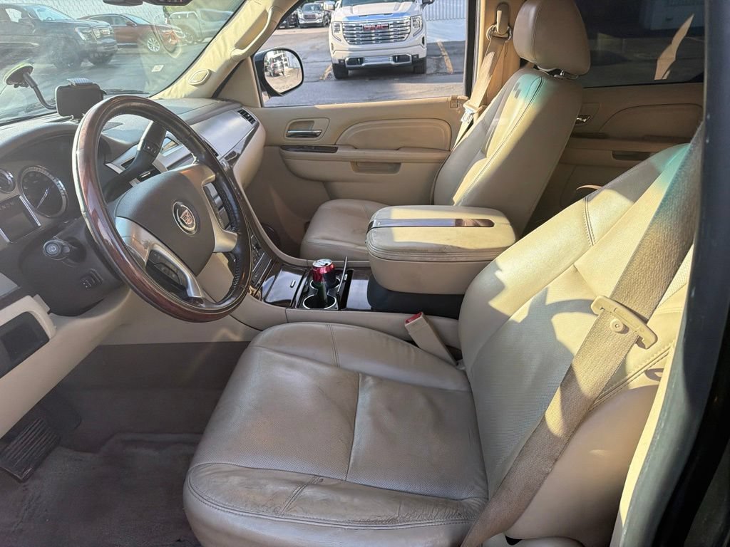 Used 2010 Cadillac Escalade Luxury AWD/4WD image 7