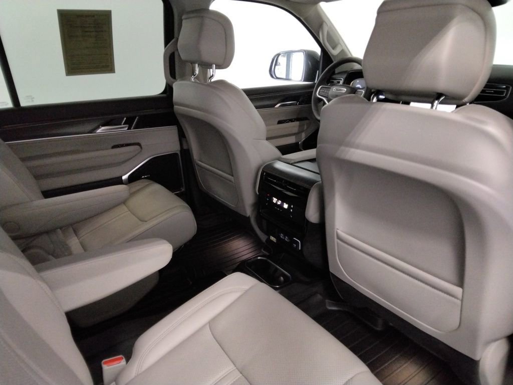 Used 2023 Jeep Wagoneer Series II w/ Premium Group I image 48