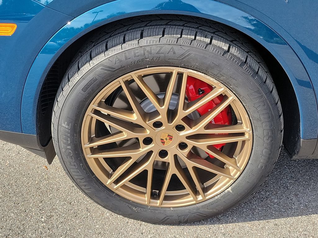 Certified 2025 Porsche Cayenne S AWD/4WD image 12