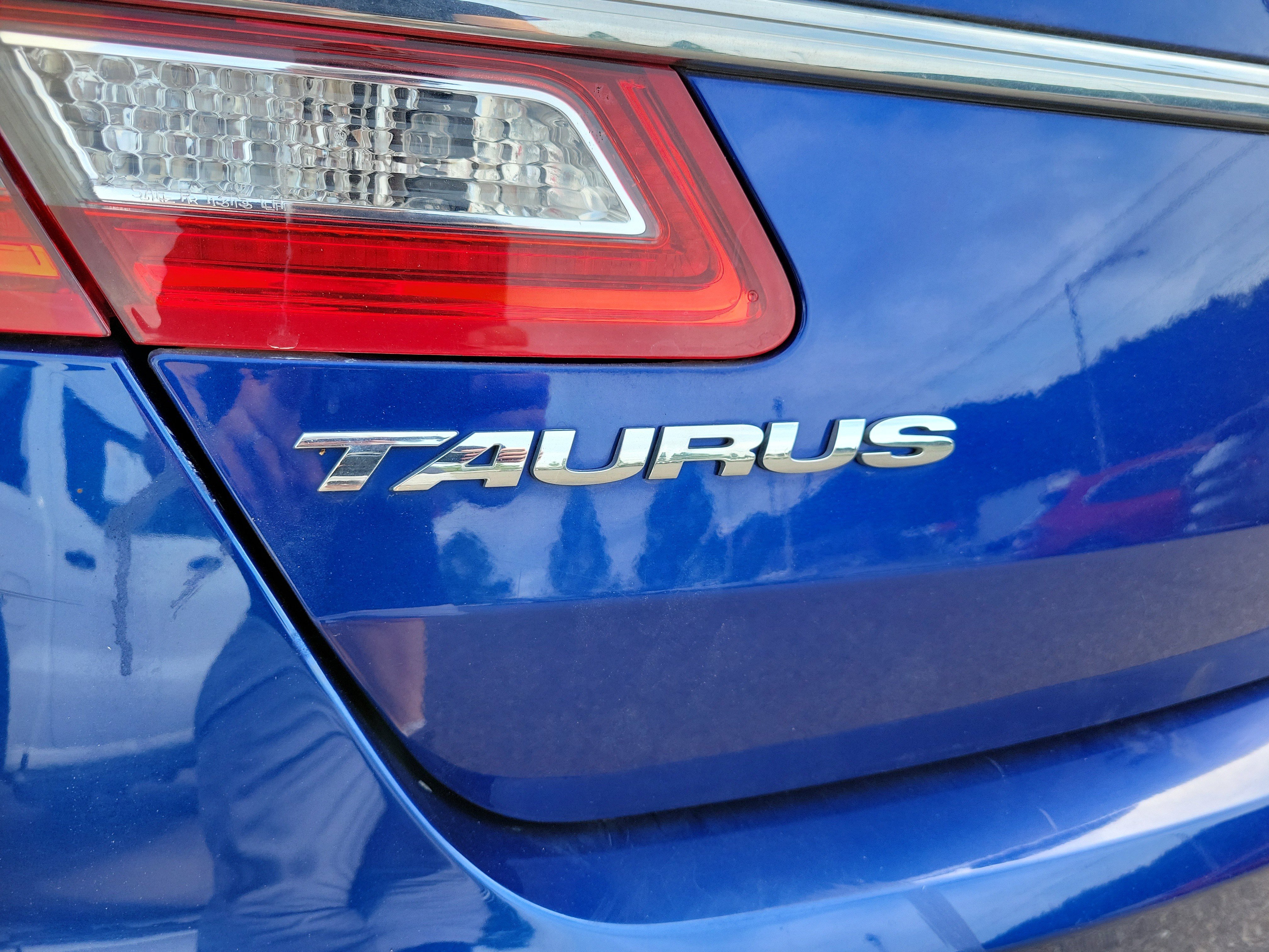 Used 2013 Ford Taurus SE image 9