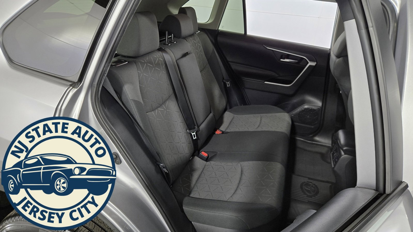 Used 2020 Toyota RAV4 XLE image 33