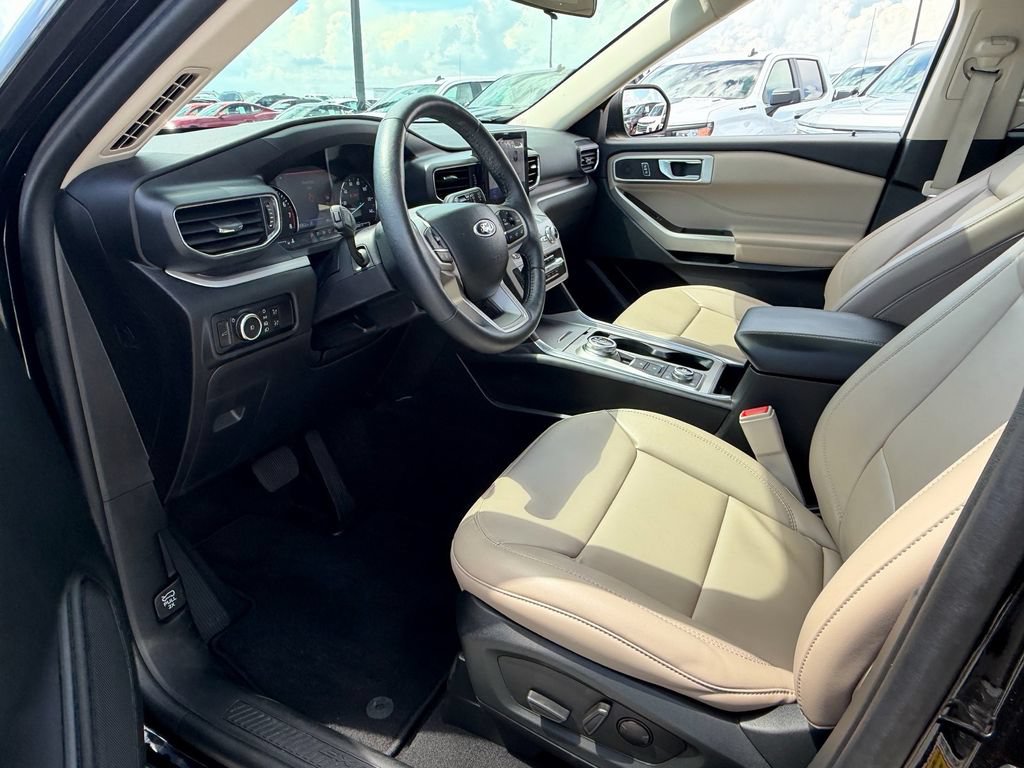 Used 2024 Ford Explorer XLT w/ Equipment Group 202A AWD/4WD image 11