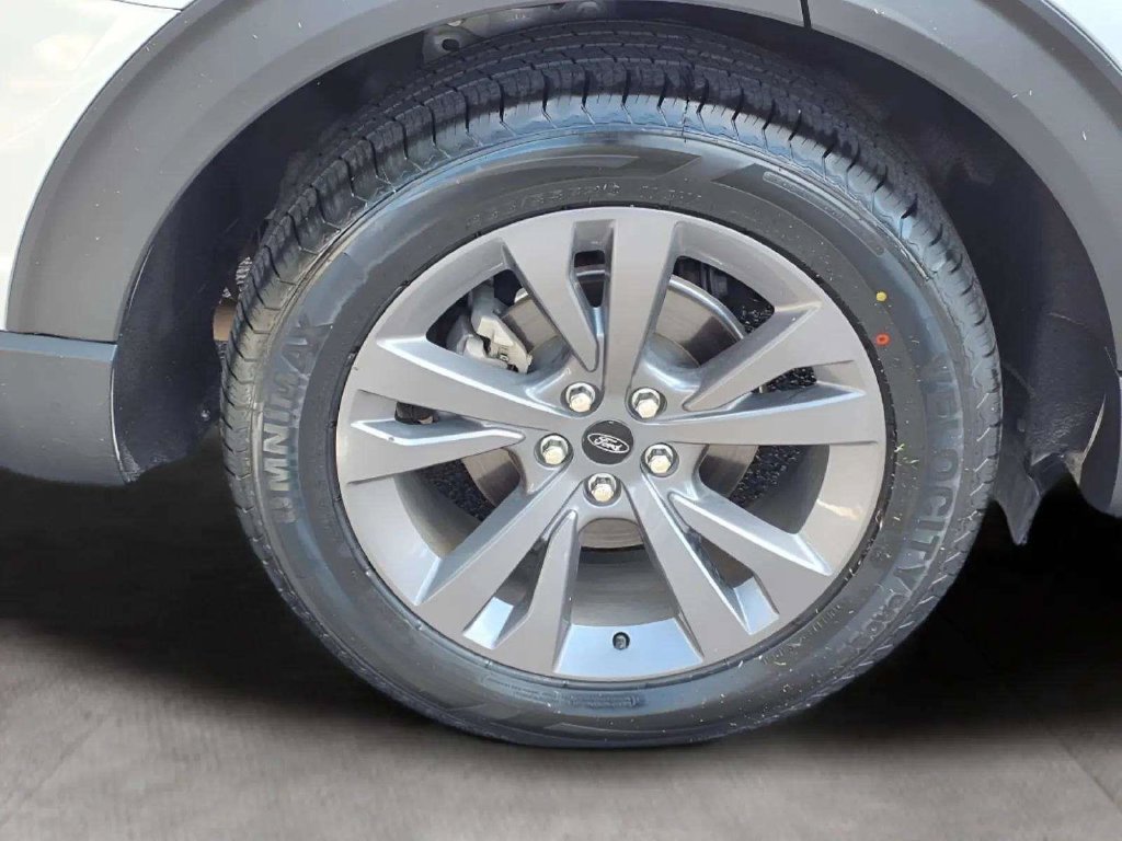 Used 2023 Ford Explorer XLT w/ Equipment Group 202A RWD image 20
