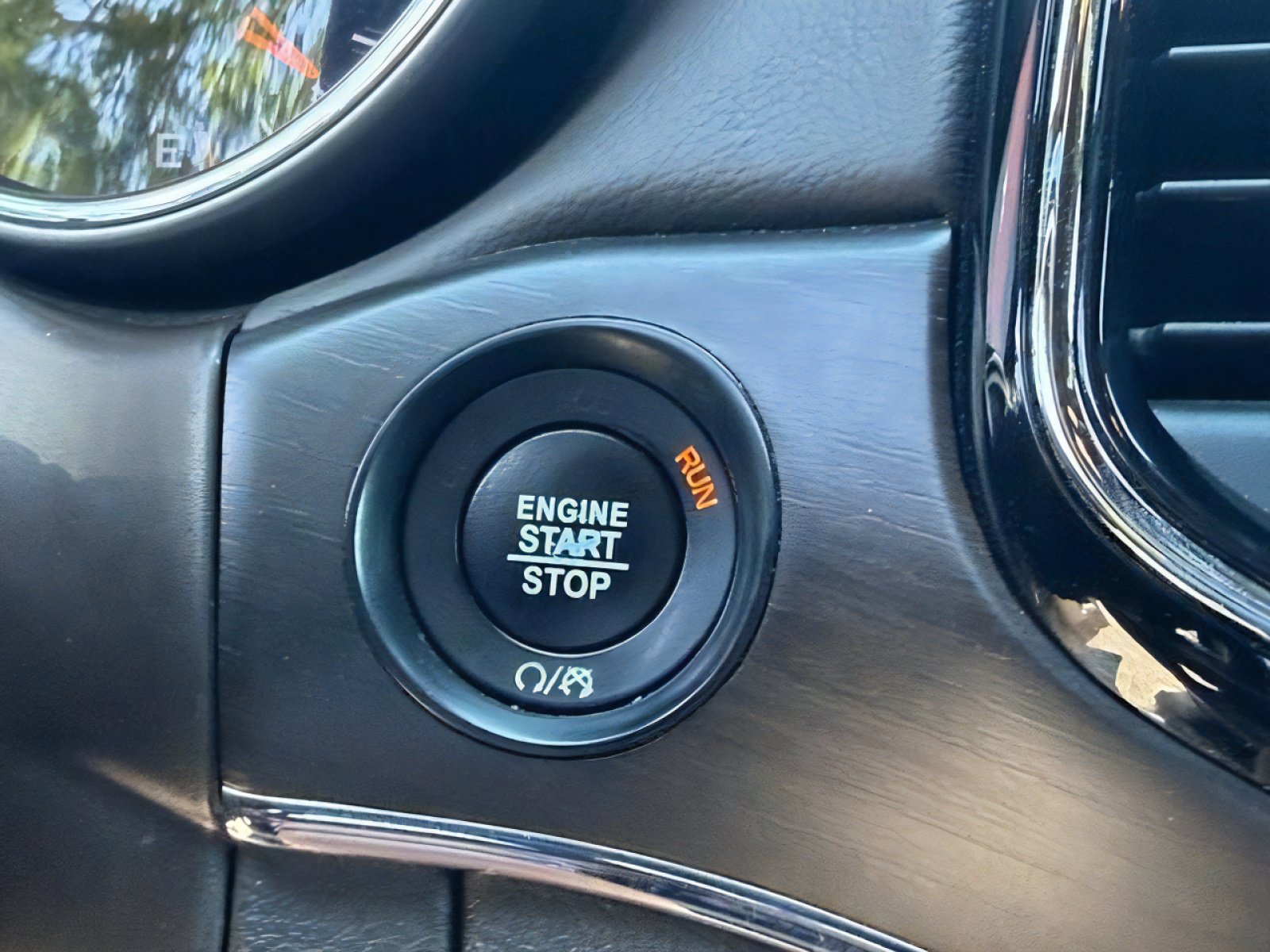 Used 2019 Jeep Grand Cherokee Overland AWD/4WD image 31