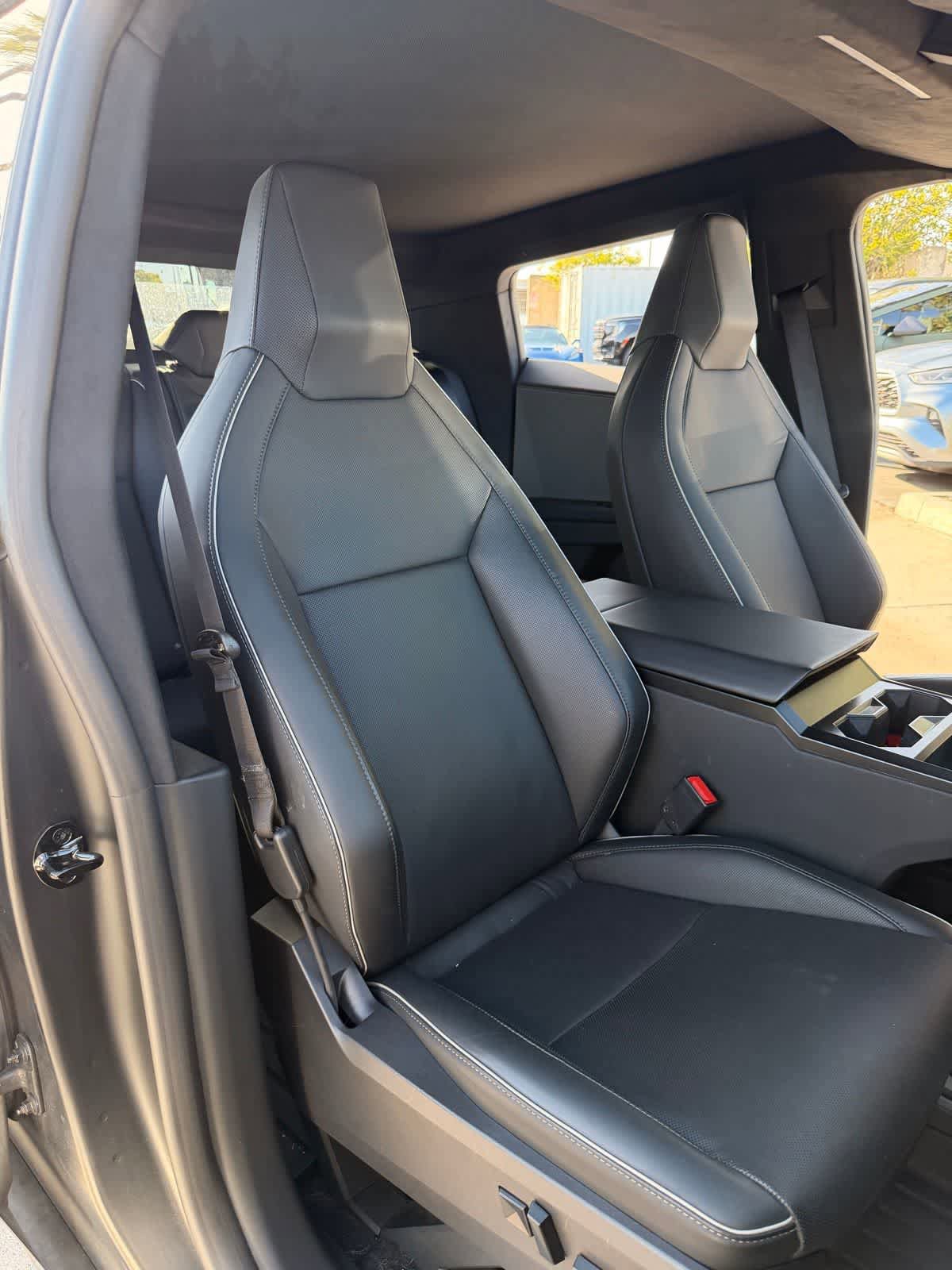 Used 2024 Tesla Cybertruck AWD Crew Cab image 12