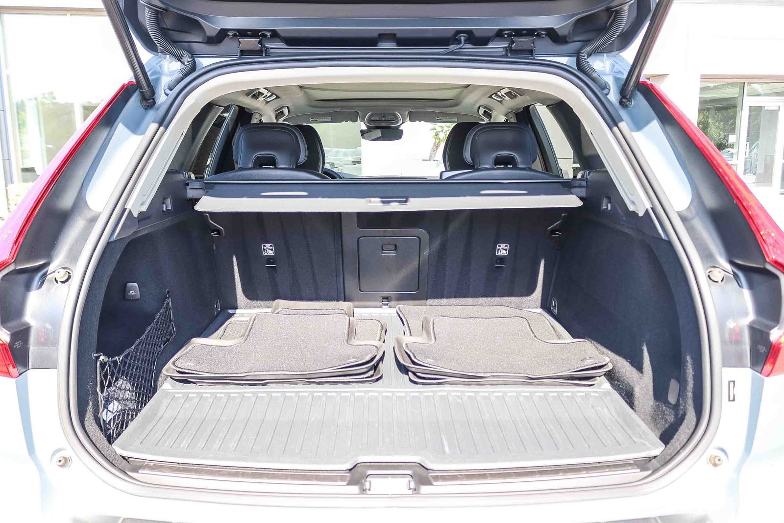 Used 2024 Volvo XC60 T8 Plus w/ Protection Package Premier AWD/4WD image 30