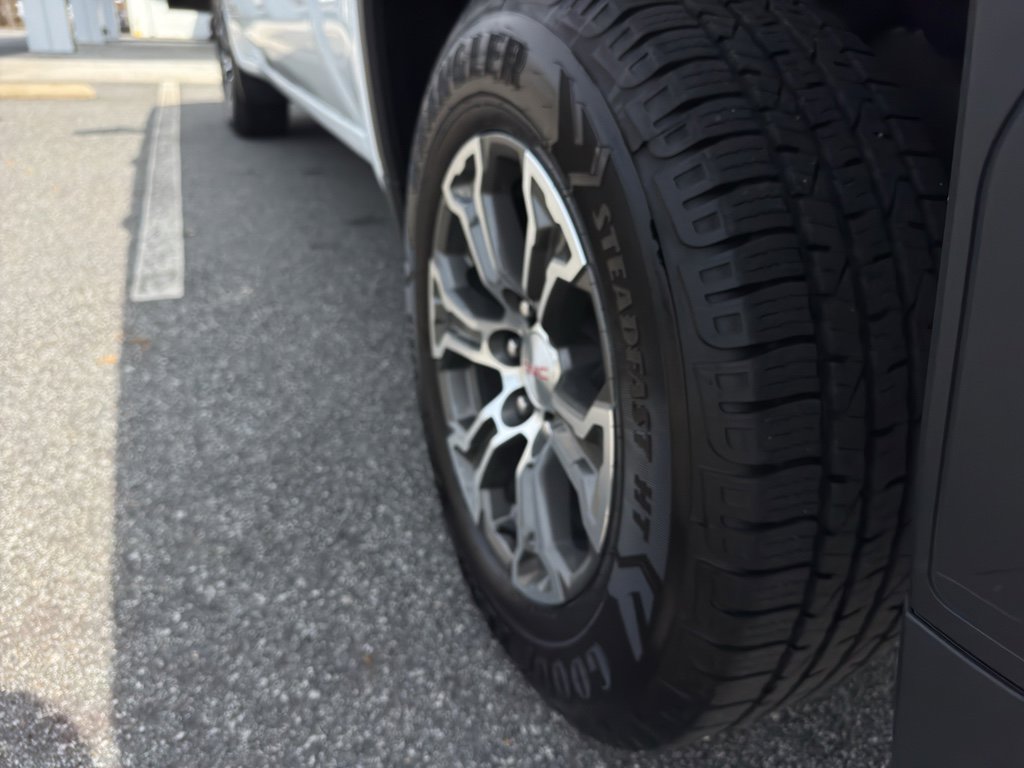 Used 2025 GMC Sierra 1500 SLT image 8