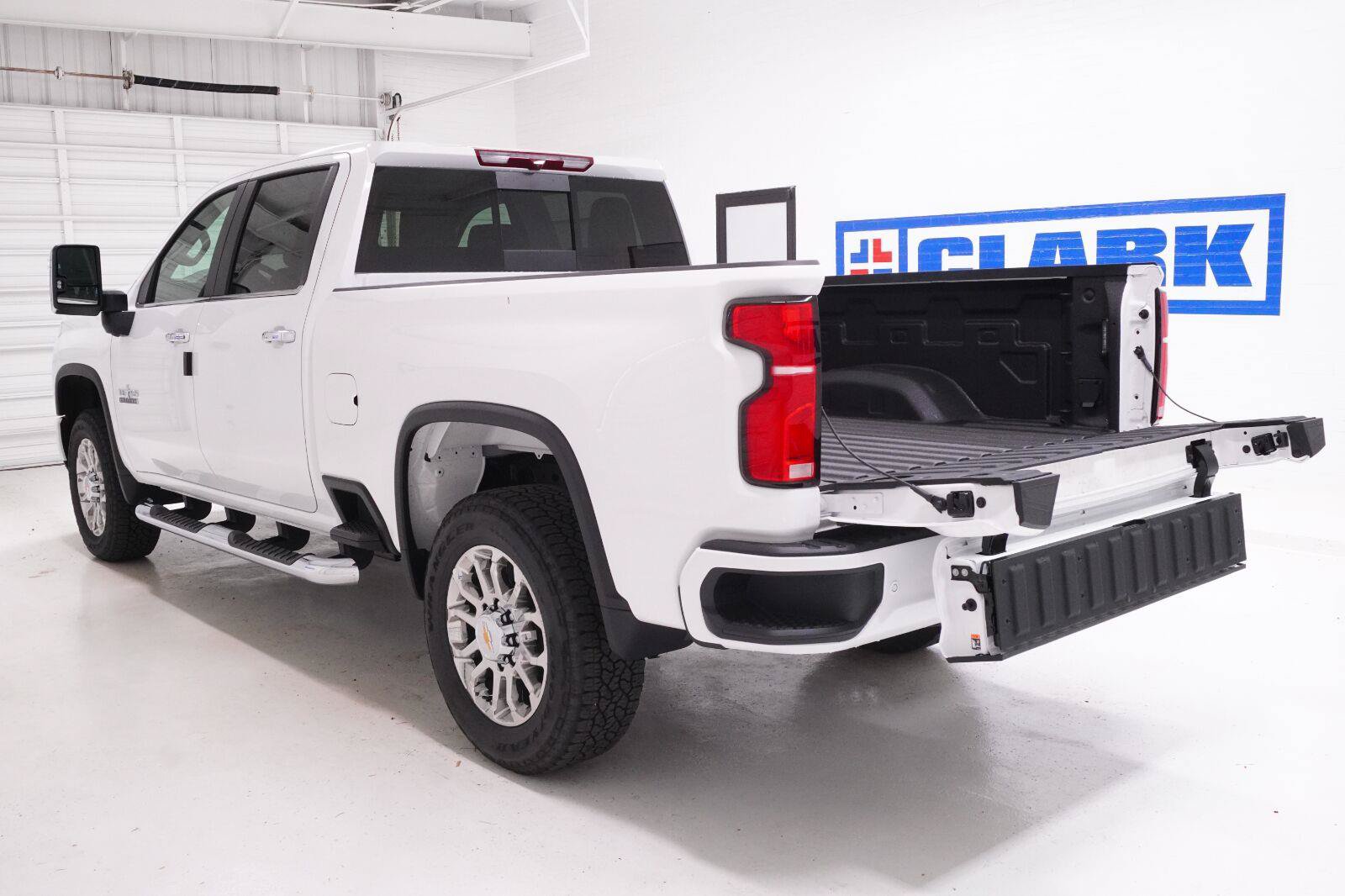New 2026 Chevrolet Silverado 2500 LT w/ Z71 Chrome Sport Edition AWD/4WD image 31