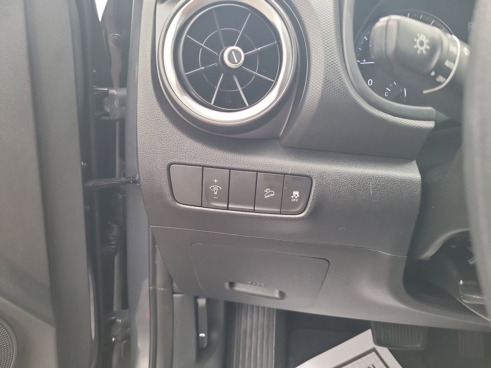 Used 2023 Hyundai Kona SEL AWD/4WD image 17