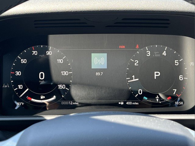 New 2025 Land Rover Discovery Dynamic SE image 32